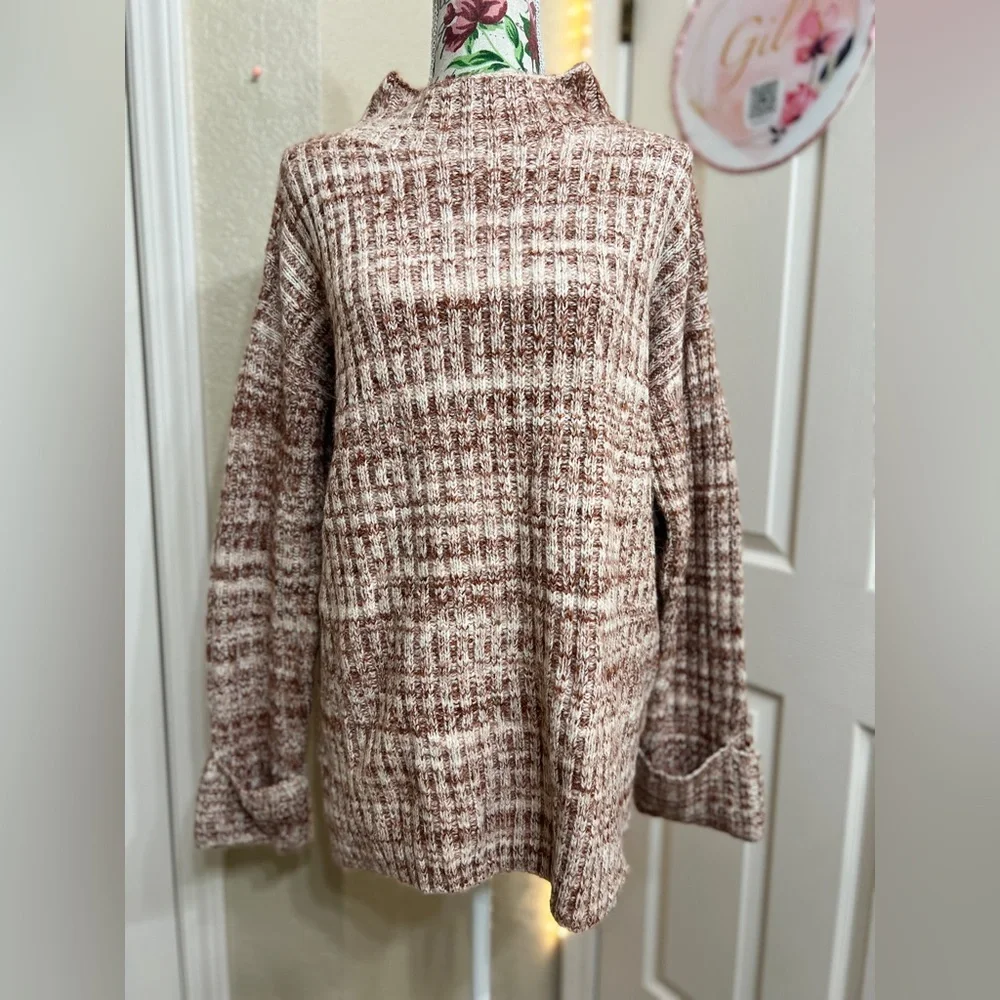 Old Navy Ribbed Knit Sweater in Brown and Cream Tunic length